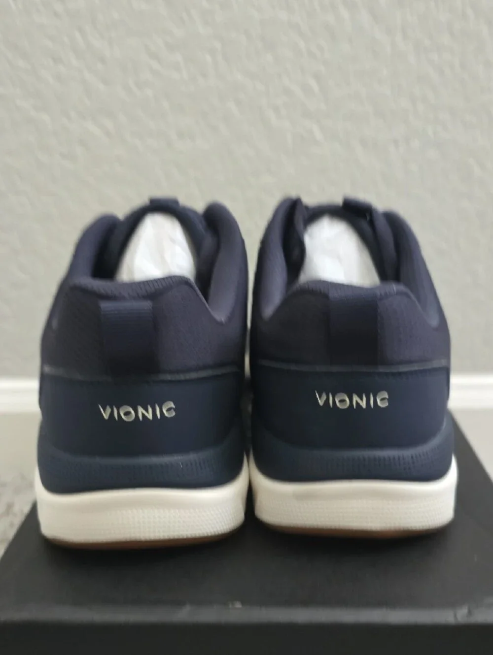 Vionic Women’s Navy Athletic Lace-Up Sneakers